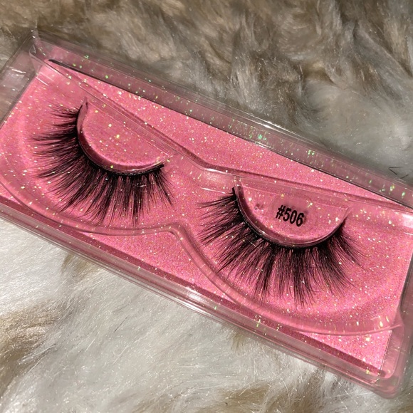 Lashes - Picture 7 of 10